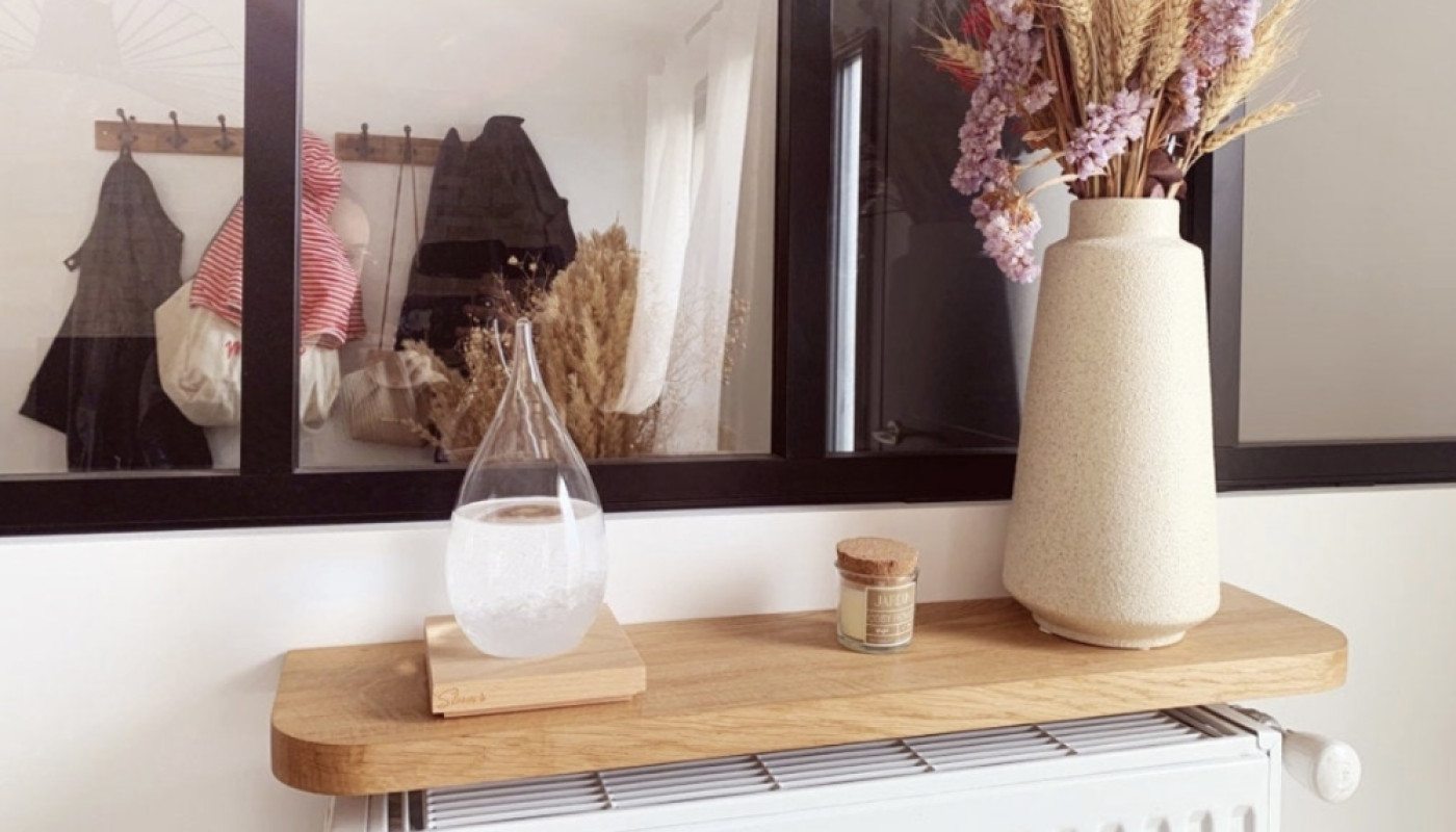 Pour utiliser l’espace au-dessus d’un radiateur, posez un meuble !